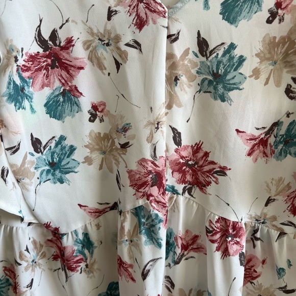 Andree White Floral Top - 1X - Picture 2 of 8